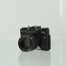 Zenit EM (Zwarte Uitvoering) / 35mm SLR Camera met Helios-44M Lens