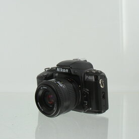 Nikon F-601 met Nikkor AF 35-70mm f/3.3-4.5 Lens