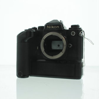 Nikon FE zwarte 35-mm SLR-camera met MD-11 motordrive