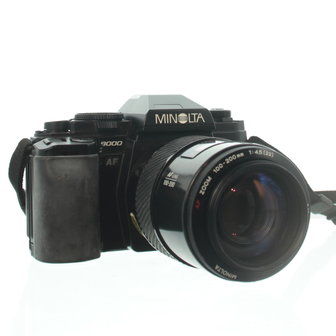 Minolta 9000 AF met Minolta AF 100-200mm f/4.5 zoom lens