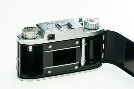 MAMIYA 35 MODEL II &ndash; MAMIYA&rsquo;S 35MM doorbraak