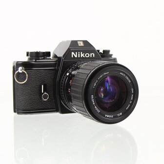 Nikon EM black met Sigma Zoom-Master 1:2.8~4 f=35~70mm