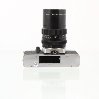 KW (KameraWerkstatten) :  Praktica LLC met Pentacon electric 2.8/135 lens