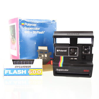 Polaroid 600 land camera supercolor + 30 flash (gebruikt) in originele doos