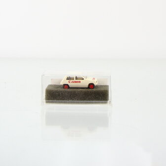 Pralin&eacute; 1:87 Renault R8 met Canon reclame