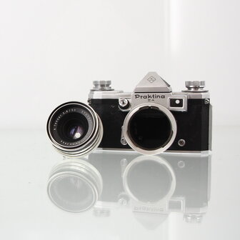 KW KameraWerkstatten  Praktina II A met Zeiss Tessar 50mm f2.8 lens