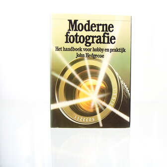 Tweedehands Boek &quot;Moderne fotografie Het Handboek voor hobby en praktijk - John Hedgeco&quot;