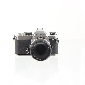 Nikon FM chrome met 50mm 1:2 lens