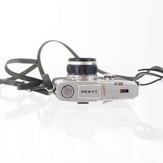 Olympus Pen FT half frame camera met AUTO S 1:1.8 F = 38mm lens