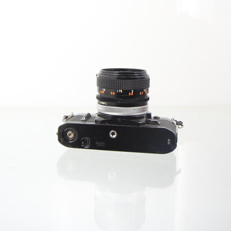 Black Canon AE-1 met lichtsterke Canon FD 50mm 1:1.4 S.S.C lens