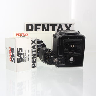 In doos Asahi Pentax 645 body met 120 film houder