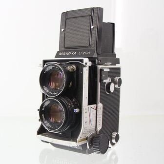 Mamiya C220 met blue dot mamiya sekor 80mm F2.8 lenzen