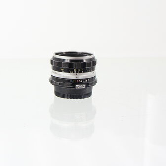 Nikon nikkor-h auto 50mm 1:2 (pre AI) lens