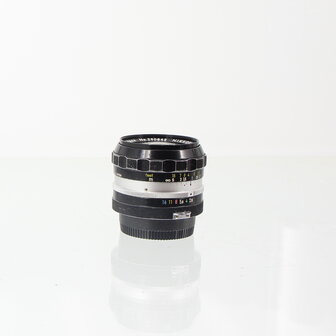 Nikon nikkor-h auto 24mm 1:2.8 (pre AI) lens