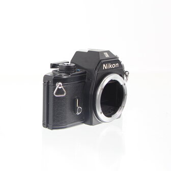 Zwarte Nikon EM slr 35mm camera body