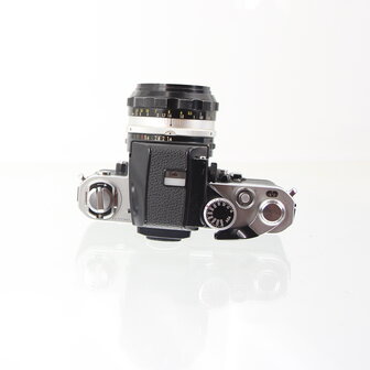 Nikon F2 Photomic met DP-1 finder + Nikkor 50mm F1.4 lens