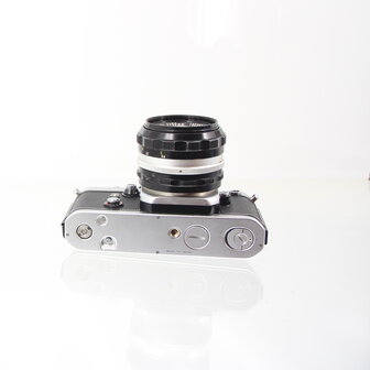 Nikon F2 Photomic met DP-1 finder + Nikkor 50mm F1.4 lens