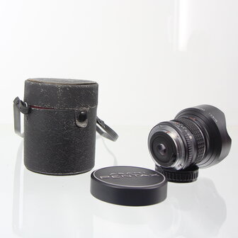 Pentax SMC 15mm f3.5 (K-mount) with koker en lensdoppen