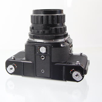 Pentax 6X7 SLR 120 film camera met Takumar 1:2.4/105 lens