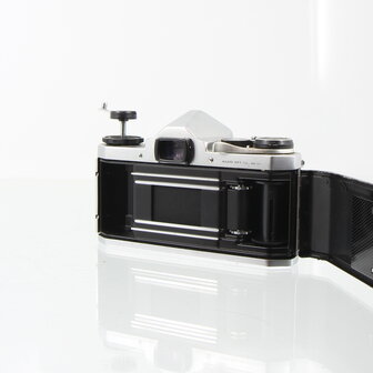 Asahi :  Pentax SV (chrome) with Super-Takumar 1:1.8/55 lens