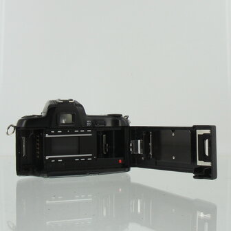Nikon F-601 met Nikkor AF 35-70mm f/3.3-4.5 Lens