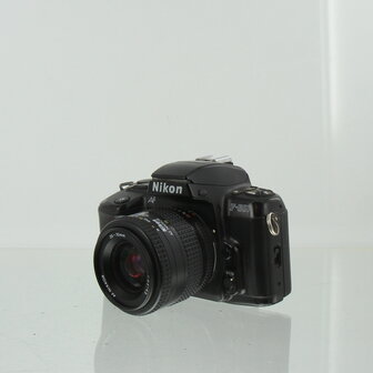 Nikon F-601 met Nikkor AF 35-70mm f/3.3-4.5 Lens