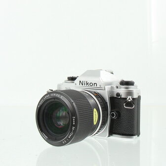 Nikon FG met Nikon Lens Series E 36-72mm f/3.5 Zoomlens