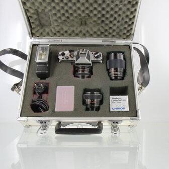 Chinon CS Camerakit met 3 Objectieven, Philips Flitser en Grijze Koffer