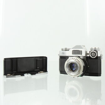Zeiss Ikon Contaflex with Carl Zeiss Tessar 50mm f/2.8