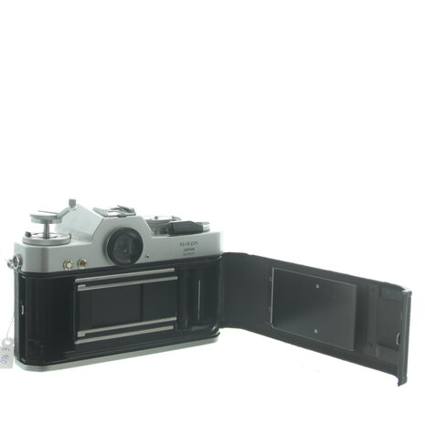 Nikon Nikkormat EL chrome body