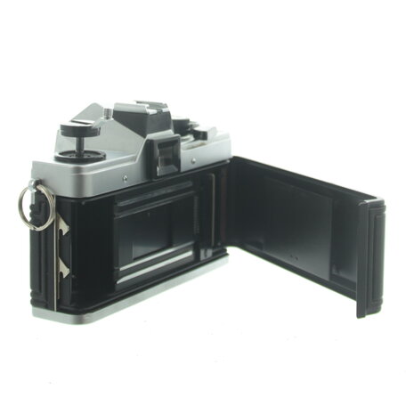 KW (KameraWerkstatten) :  Praktica MTL5 body chrome