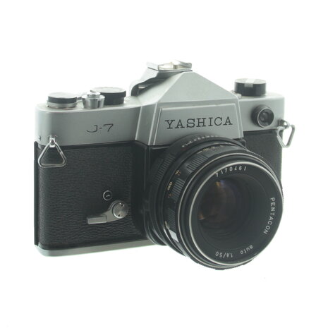 Yashica J-7 met pentacon auto 1.8/50 lens