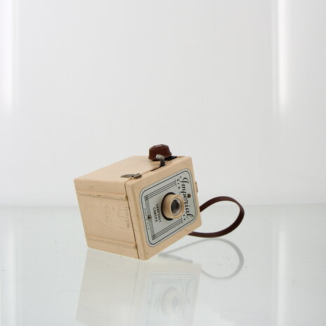 Imperial six-twenty Flash camera (beige)