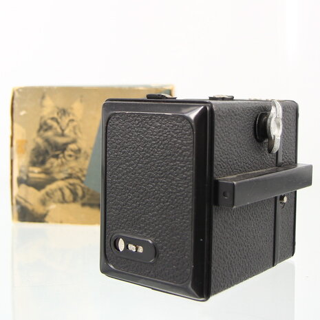 Sears Roebuck -  Tower Flash 120 Deluxe box camera met originele box