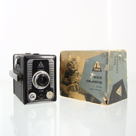 Sears Roebuck -  Tower Flash 120 Deluxe box camera met originele box