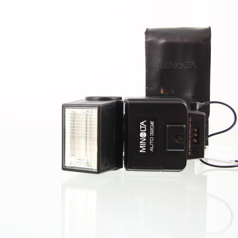 Minolta auto 320X flash with case