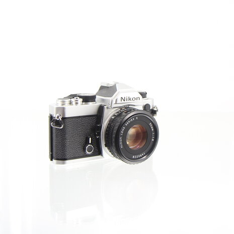 Nikon FM chrome met 50mm 1:1.8 pancake lens