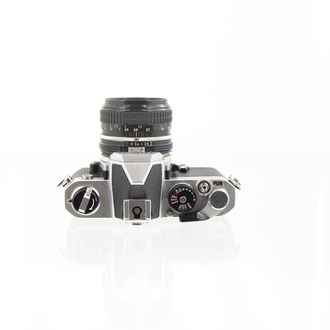 Nikon FM chrome met 50mm 1:2 lens