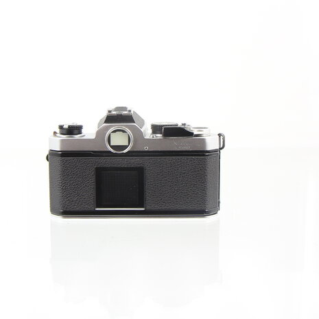 Nikon FM chrome met 50mm 1:2 lens