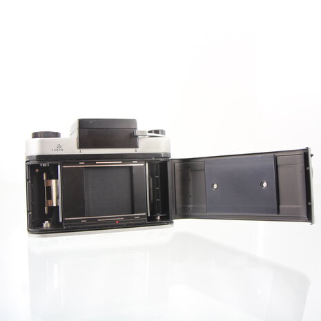 Kiev 60 medium format SLR camera met WLF zoeker