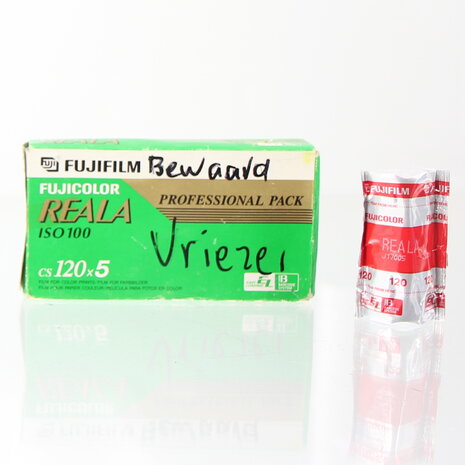 EXPIRED Fujifilm fujicolor Reala 100 120 film (exp date 2001-5)