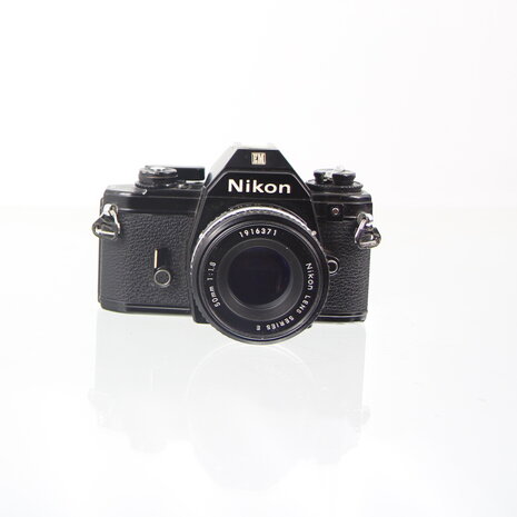 Nikon EM zwarte met Nikon lens series E 50mm 1.8 pancake lens