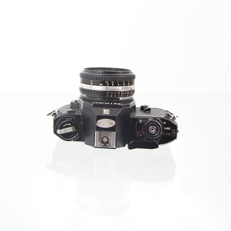 Nikon EM zwarte met Nikon lens series E 50mm 1.8 pancake lens