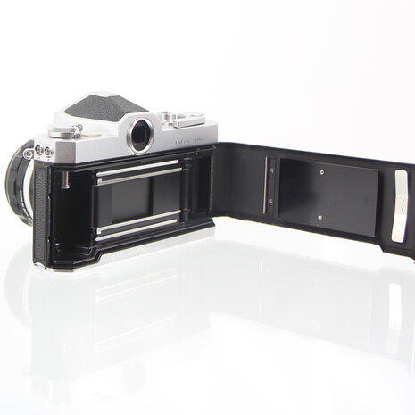 Nikon Nikkormat FTN met Nikkor-H.C 1:2 f=50mm lens