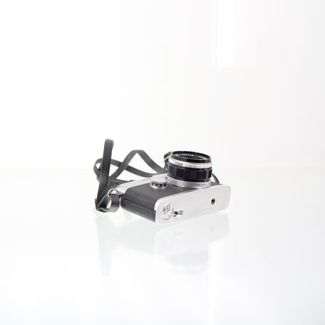 Olympus Pen FT half frame camera met AUTO S 1:1.8 F = 38mm lens