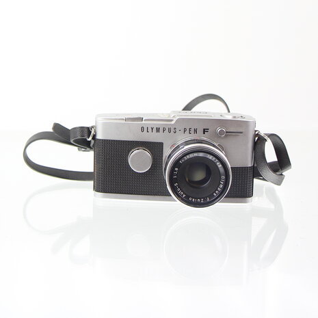 Olympus Pen FT half frame camera met AUTO S 1:1.8 F = 38mm lens