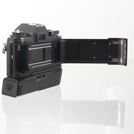Nikon EM zwarte body met motordrive MD-E