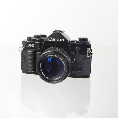 Canon A-1 black 35 MM SLR Camera met lichtsterke Canon lens FD 50mm 1:1.4