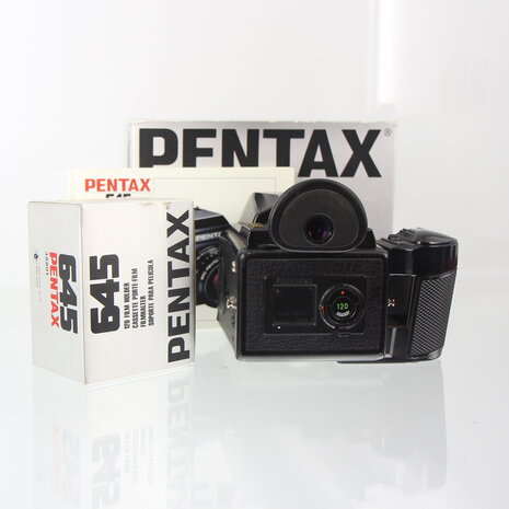 In doos Asahi Pentax 645 body met 120 film houder