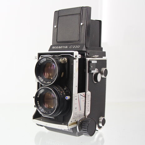 Mamiya C220 met blue dot mamiya sekor 80mm F2.8 lenzen